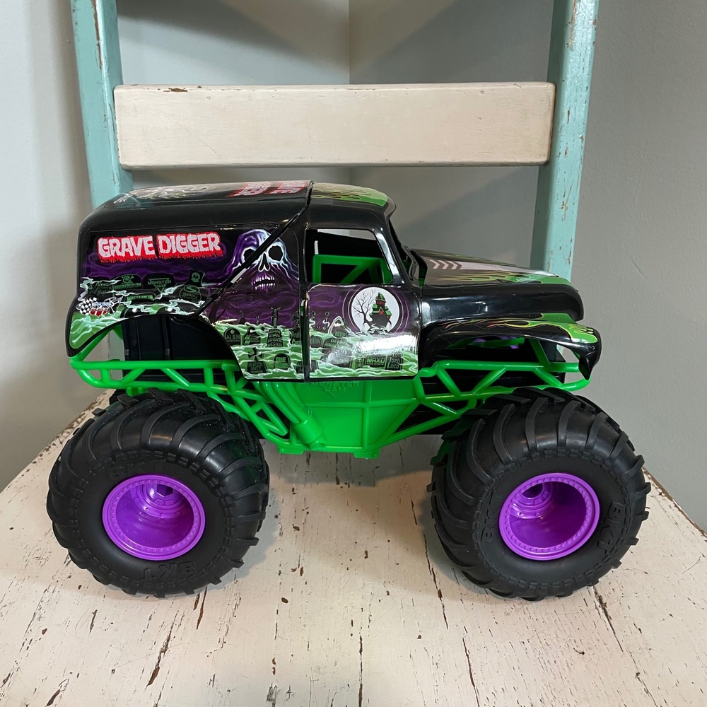 Monster Jam Grave Digger RC Truck Smash & Bash Crash Car Truck Only 1:15